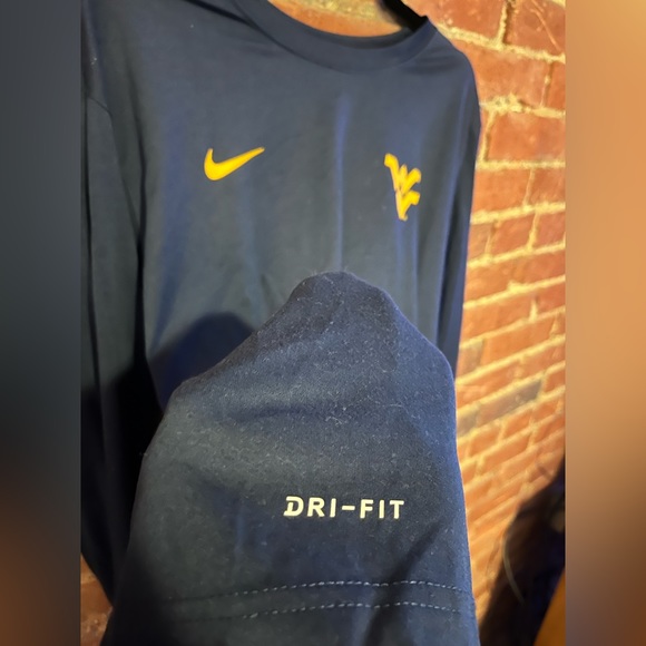 WVU Nike Shirt - Picture 2 of 3
